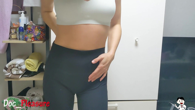 Doc pleasure: Velký zadek studentky v kalhotách na jógu šuká zezadu