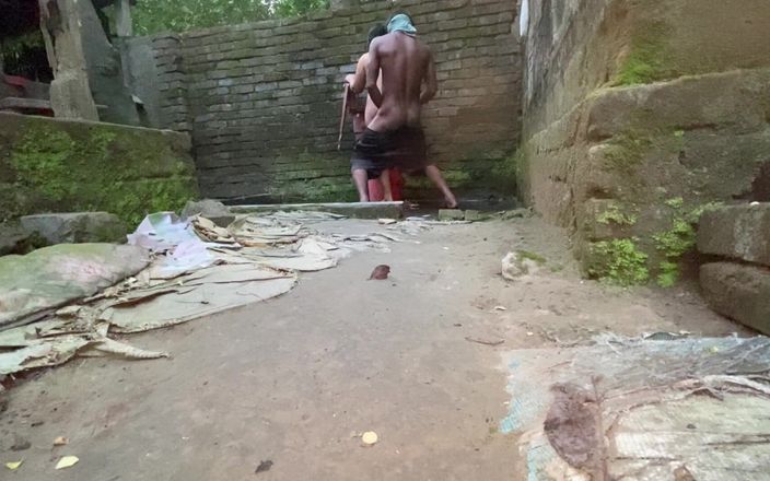SAFI-SEXY: Bella bengalese Bhabhi Chudlam sotto la pioggia