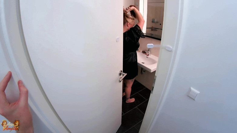 Anja Amelia: Lonely Wifes Fucks with Plumber