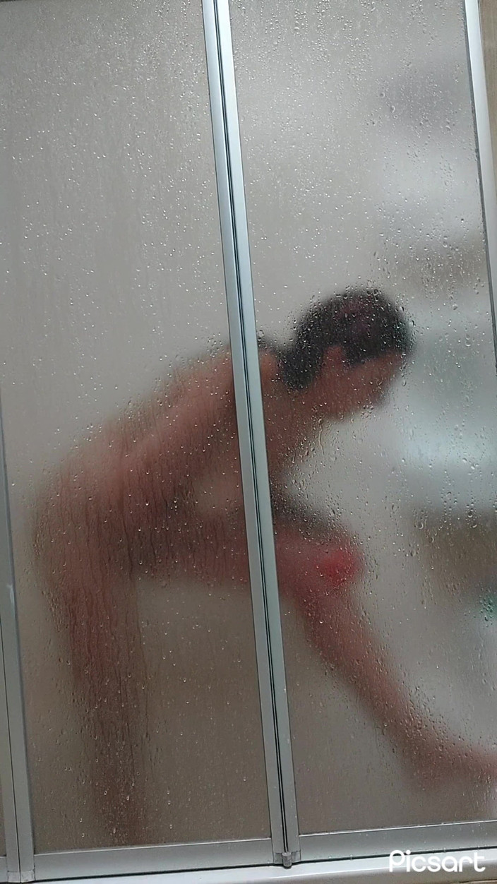 Softbrattypuppy: Sledujte mě ve sprše, aniž jsem si toho nevšimla