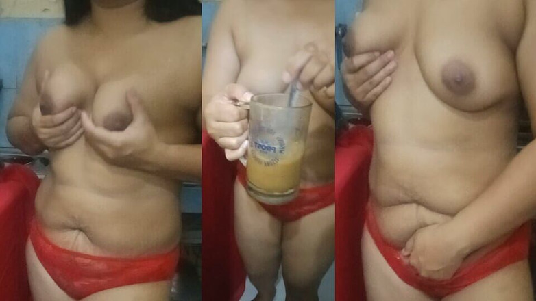 AlexisAir: Dançando na cozinha com um biquíni