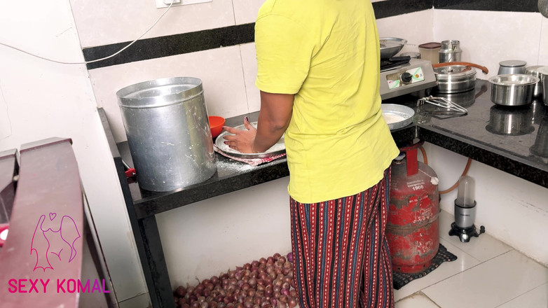 Sexy Komal: Morbido durante la cottura