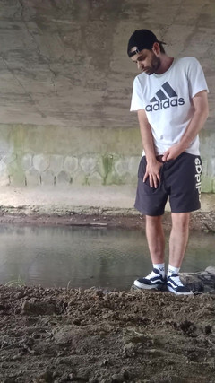 jerkofflover: Hraní s mým mazlíčkem pod mostem