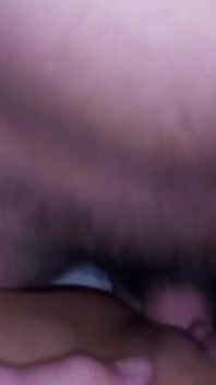 热青少年菲律宾女孩吮吸继兄弟的鸡巴并得到特写内射 - 自制业余