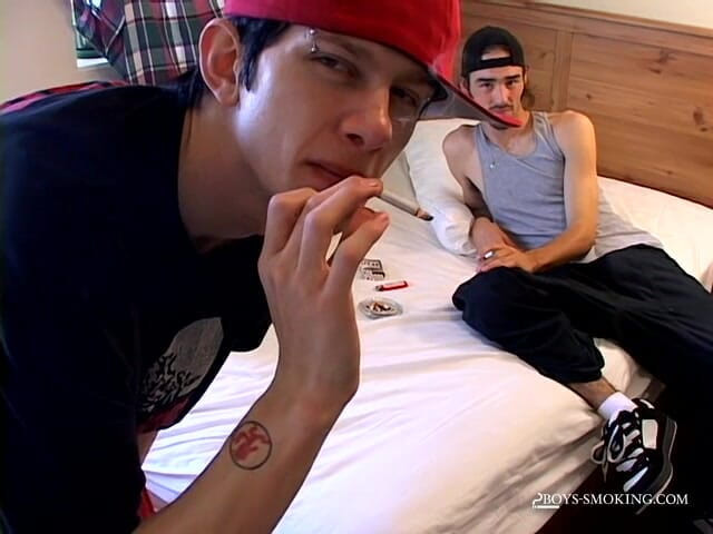 Boys Smoking: Ian &amp; Dustin &amp; một gói Winstons!