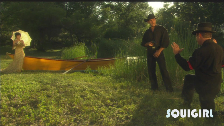 Squi girl: Cytherea se la follan en el río en la canoa