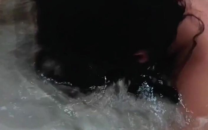 Anabel 693: Underwater, menghisap buih dengan ditutup mata