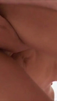 S mojí můžeme šukat jen v koupelně, ale ona křičí potěšením