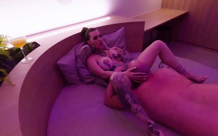 Miss Alessa Milano: Nadzór wideo w klubie ze striptizem