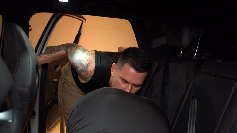 linahenaossx: Mekanik Tidak Punya Rasa Malu Dan Meniduri Kliennya Di Mobil...