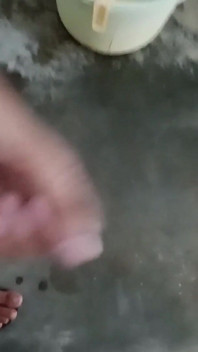 Hot Boy Masturbates in the Bathroom