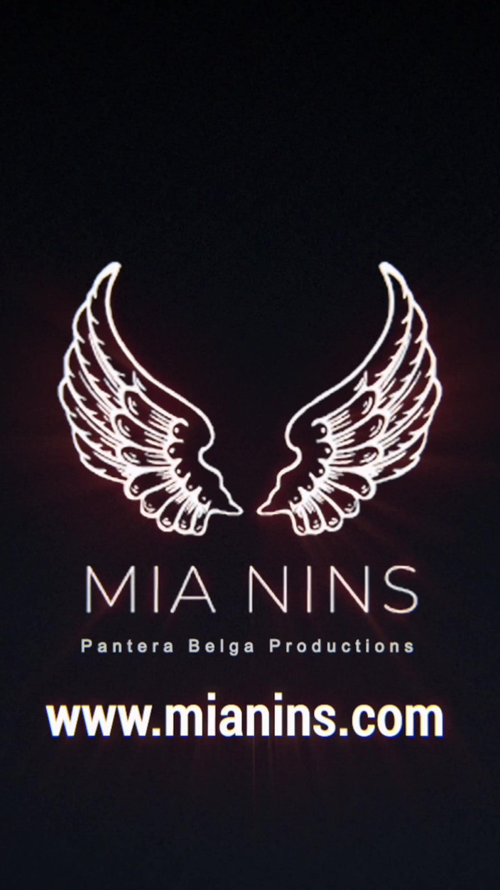 Mianins: Brazilian Latina 'mianins' Heats up the Result on a Nakee Photoshoot