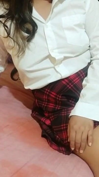 Cheguei em casa com tesão depois da faculdade porque minha professora tocou minha buceta