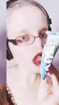 Asmr sladká čokoláda jíst- Asmr, brýle, Obryně, Rtěnka, Velké Rty, Mough, Jídlo, Fetiš obličeje, Dlouhé nehty