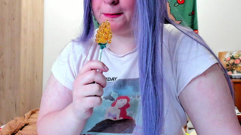 AssGives: Awek montel menghisap lollipop