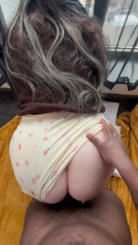 窓が見えるホテルの部屋で初めてのBBCとPOVセックス