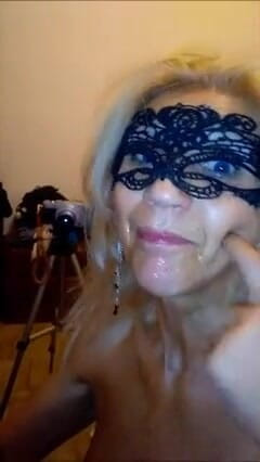 Lady Gina Mature Slut:  Gina ชอบดื่มน้ำควย