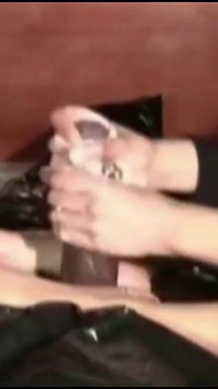 Footjob kontol hitam