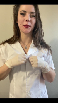 The Nurse Wants to Have Fun When the Doctor Is Running Late
