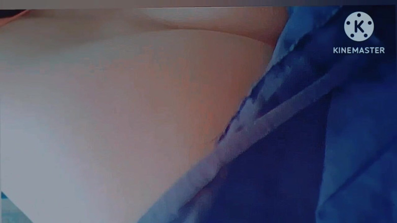 TricolorMusic3: Flickan var väldigt ensam, hon hade inga vänner, det var...