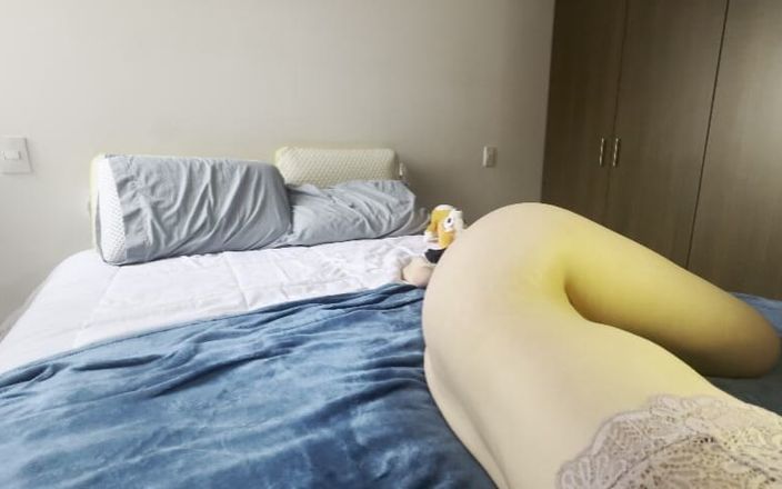 scarlettandc: 我感觉到我女朋友的气，这让我兴奋高潮。