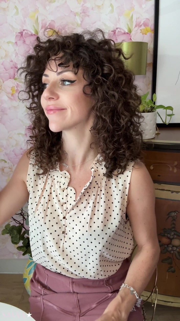 Savvy Star: Teacher with Curly Hair Takes Advantage for Extra Grade