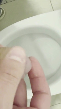 Sono stato pessimo perché ho deciso di saltare la fila per andare al bagno pubblico. Estremo