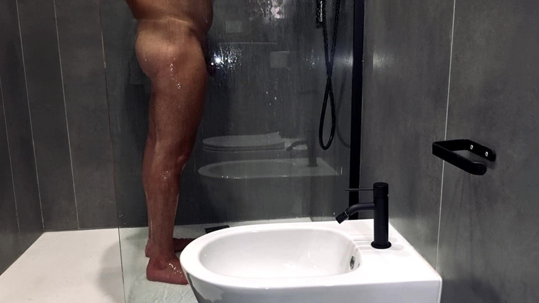 Alexander Audran: Amatorski gorący prysznic, pieniący się wielki kutas - wszystko nago pod...