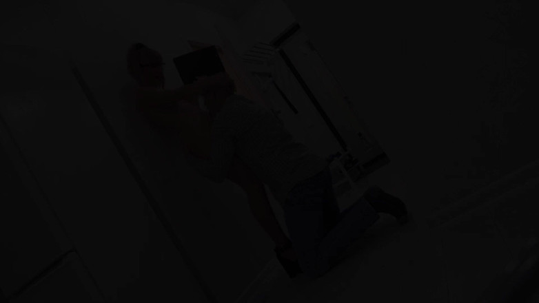 Sasha Bikeyeva: Femdom lizanie cipki - Szalony perwersyjny nauczyciel rucha się i tryska...