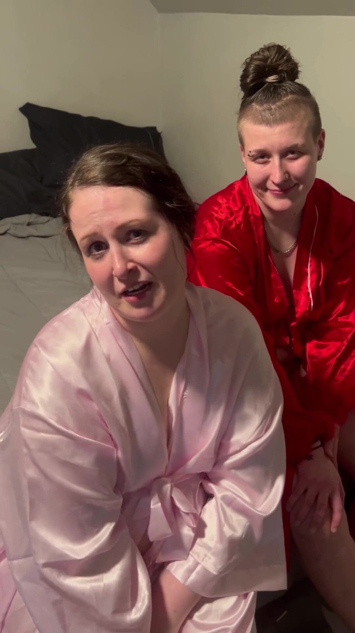 Thekookiejar: Une belle-fille laisse sa belle-mère baiser son copain
