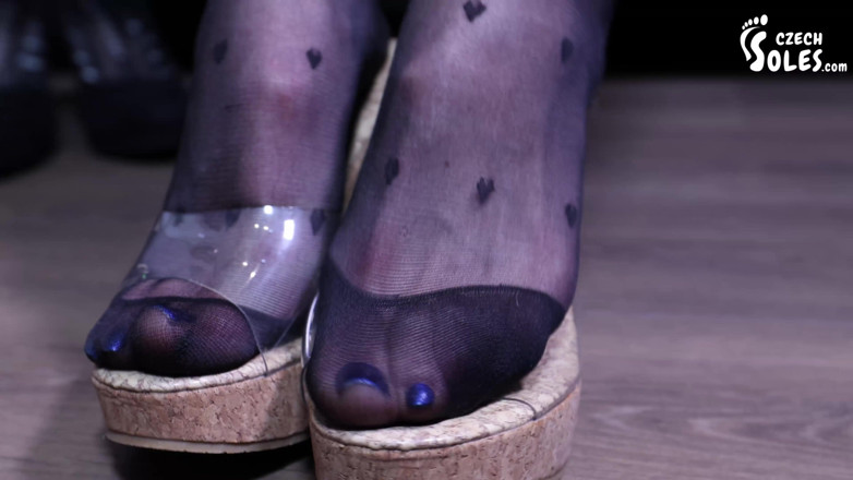 Czech Soles - foot fetish content: POV 집주인 괴롭히는 하이힐 매달려