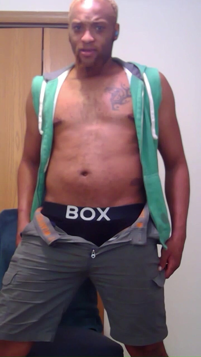 Kennie Jai: 친구를 위해 내 녹색 조끼를 쳐다