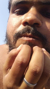मैं घर पर खुली छत पर हूं