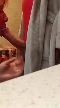Sigaretta il suo cazzo e lo sperma
