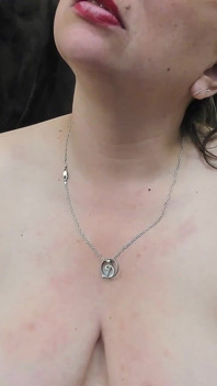 Büyük Göğüslü Ve Seksi Poposu Üvey Anne Üvey Oğluyla Aynı Odayı Paylaşmak Zorunda Kalıyor