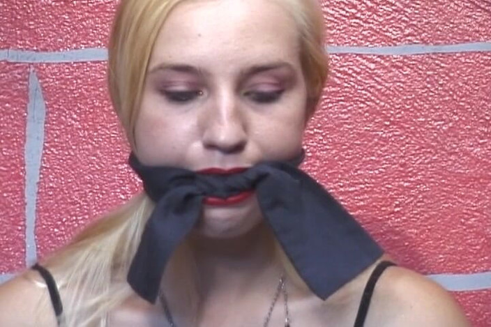 NM fetish femdom videos by Princess Nikki Cruel: Связанной тинке выстрелили в ее киску водной игрушкой