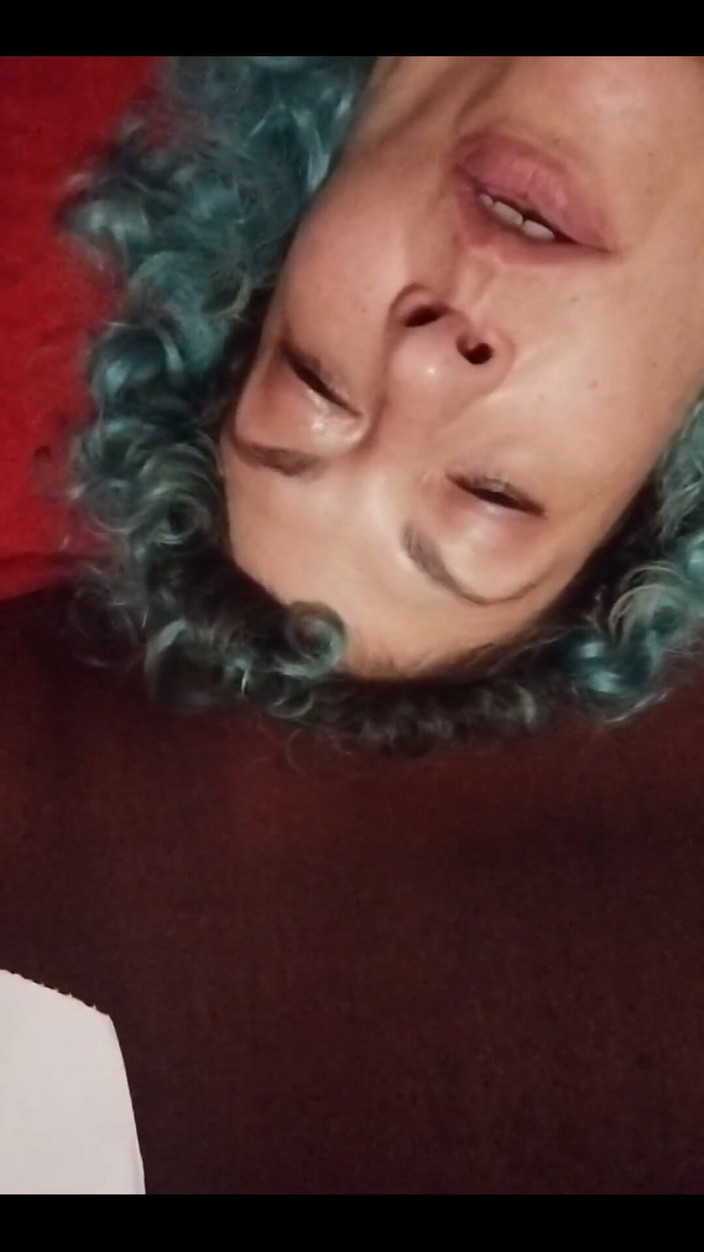 MariLou Moreira: Komm und schau zu, wie ich mit meinem hasen abspritze