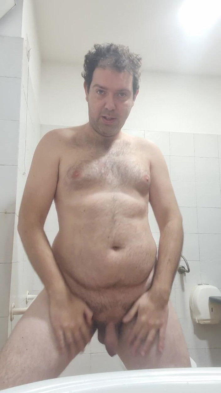 Mirko2589: Jsem celá nahá v koupelně