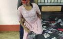 Sexy Soniya: Indisch meisje Soniya smeekt haar vriendje om in haar kontgaatje...