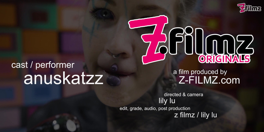 Z-Filmz: Solo anal masturbação - espartilho de renda rosa e brinquedo de...
