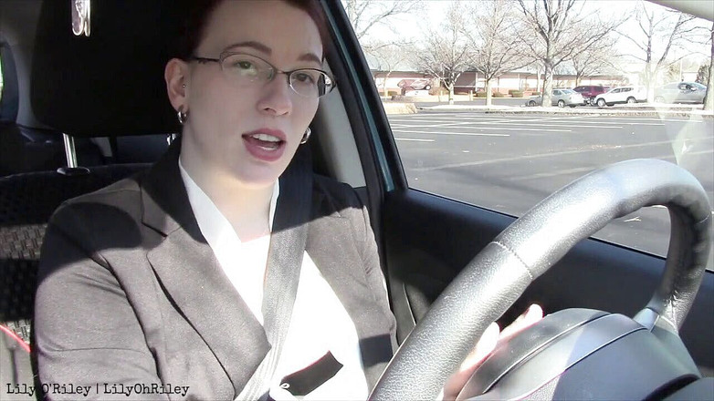 Lily O'Riley: Tali pinggang keledar sensual