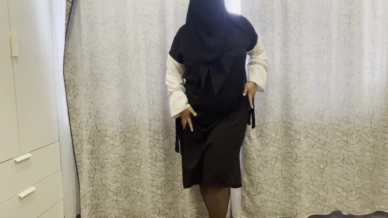 Lux Eva: Adik tiri Maghribi dalam pantyhose tanpa seluar dalam