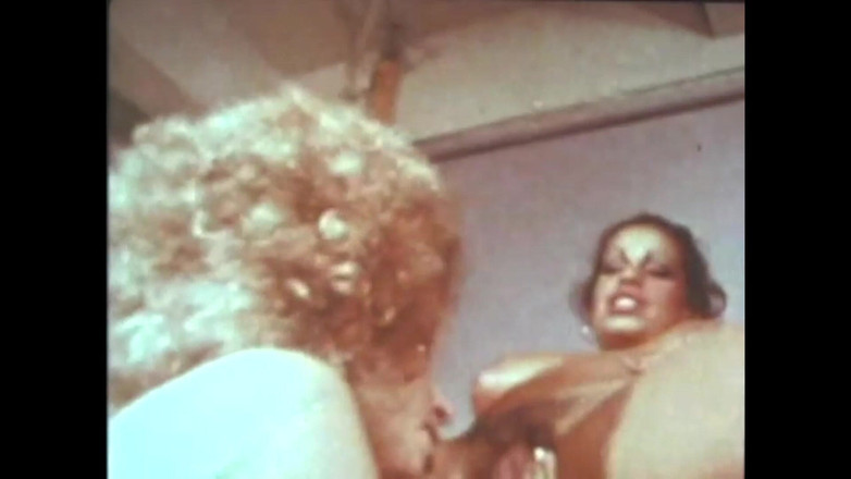 The Unforgettable: Vanessa ve Marlene toplarla oynuyor