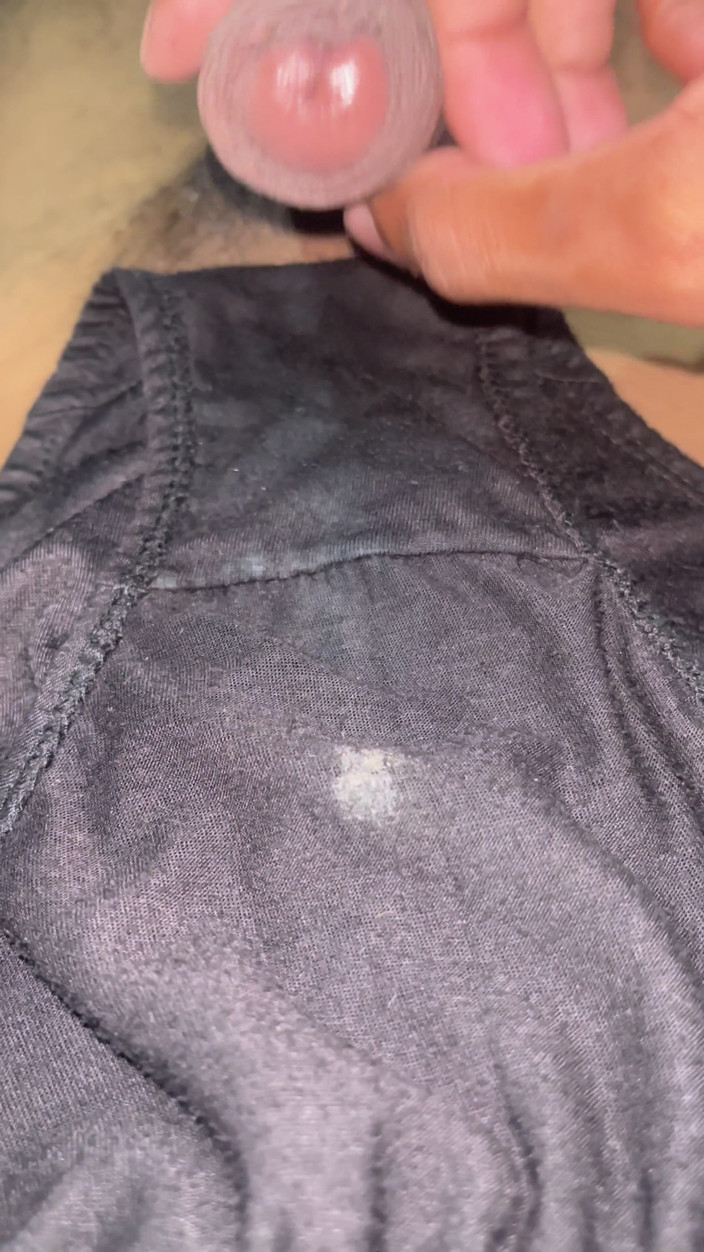 Cumlover35804: Smelly Dirty Dick and Jarek of Sheya’s Smelly Black Panties