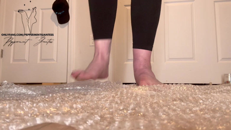 Peppermint Giantess: Plástico bolha saltando deusa tamanho 16 pés