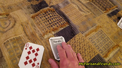Ms Paris and Friends: Paní Paris a její karetní triky