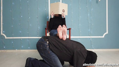 LadiesByAlex: Kaki awek bermain di belakang saya