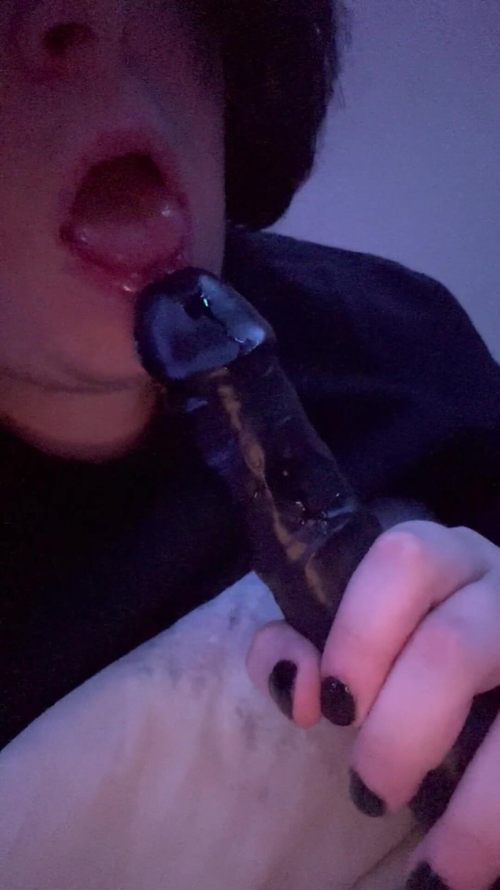 Sexualescape69: Смокче мій ділдо, отримуючи приємно і мокро