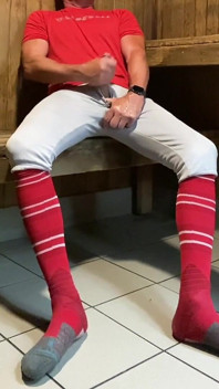 Buff dilfjockdad87 hampir kepergok di ruangan sauna
