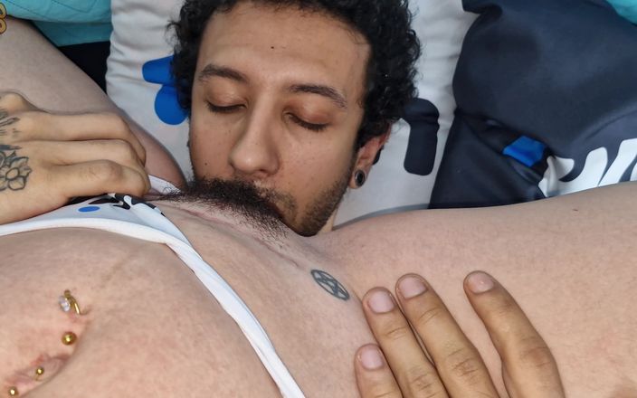 Mano Nico Official: Pochybuji, že se neuděláš s jejím orgasmem.